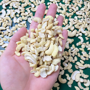 Best Quality SANTIGO <b>Nuts</b> <b>Kernels</b> Broken Kaju Kaju Cashew <b>Nuts</b> Private Printed Logo FREE - Product Image 1