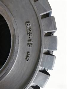 新型9トンフォークリフト用ソリッド工業用タイヤ 8.25-15 (8.25x15) 天然ゴム UNIVERSAL STAR (H155XL2対応) - Product Image 3