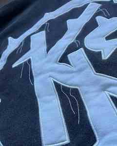 Suéter con apliques de parche bordado desgastado personalizado 500GSM French Terry Oversized Zip up Acid Wash Hoodies - Product Image 4