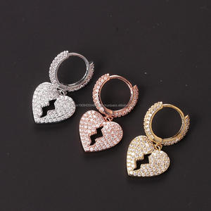 Pendientes de lujo con colgante de corazón roto de moissanita para tiendas de joyería de moda y compradores mayoristas - Product Image 1