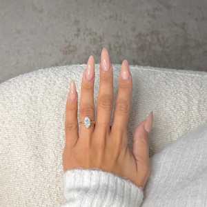 Bague en or avec diamant de laboratoire taille marquise de 2 carats pour femme |   Bijoux de fiançailles et de mariage solitaires certifiés IGI - Product Image 2