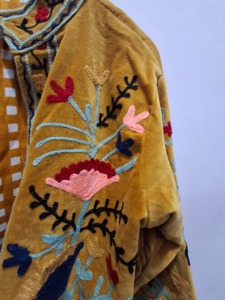 Chaqueta de Terciopelo Bordada a Mano de Primera Calidad para Mujer, Abrigo Artesanal con Diseño Floral Botánico, Estilo Vintage - Product Image 5