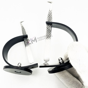 Pinzas Profesionales RMI para Extensión de Pestañas con Punta Plateada y Agarre de Diamante, con 1 Soporte para Pinzas de Color Negro - Product Image 6