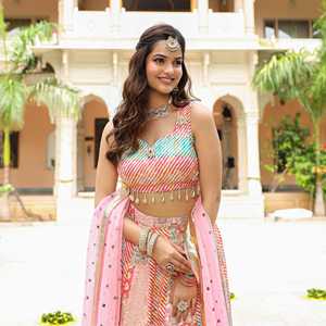 Lehenga en mousseline de coton style bohème Jasmine, taille XS, coupe ajustée, avec détails patchwork et motif Leheriya, idéal pour les mariages - Product Image 3