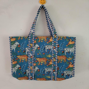 Sac fourre-tout de voyage et de shopping pour femme, grande capacité, fait main, en coton matelassé, imprimé animalier safari bleu, pliable, à ouverture supérieure, porté épaule - Product Image 1