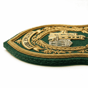 Écusson brodé main sur mesure en fil doré pour blazer, style blason de club historique, pour marque privée, en gros - Product Image 2