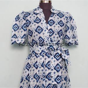 Vestido midi con estampado floral 100% algodón ecológico para mujer, cuello en V, mangas cortas, bolsillos y decoración de botones, ideal para la oficina. - Product Image 4