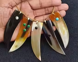 Collar de moda de calidad premium hecho de cuerno de búfalo, joyería natural de Crescent Crafts. - Product Image 3