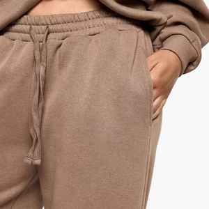 Ensemble de survêtement 2 pièces élégant pour femme, imprimé en relief personnalisé, en molleton de coton oversize, vente en gros - Product Image 6