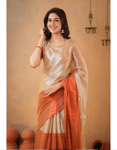 Sari Tradicional de Seda para Mujer KV, Color Naranja con Bloques de Color, Diseño Pintado a Mano, para Fiestas, Blusa Sin Costuras, Reversible, de Secado Rápido y Antiarrugas - Product Image 1