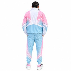 Ensemble de survêtement streetwear deux pièces pour le sport et la course, comprenant une veste coupe-vent réfléchissante en nylon froissé et un pantalon de jogging - Product Image 2