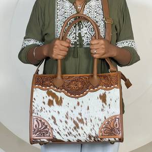 Bolso Tote de Cuero para Mujer, Diseño Único, Tallado a Mano, con Piel de Vaca, Estilo Bohemio, Vintage, Hecho a Mano, Tipo Bandolera - Product Image 2