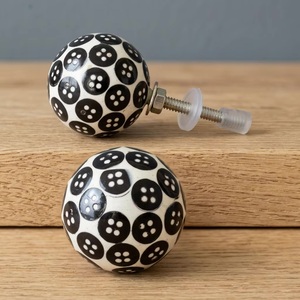 Boutons de tiroir ronds en céramique moderne avec design à bouton noir pour poignées de meubles de commode, installation facile - Product Image 1