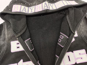 Sudadera Oversize de Felpa Francesa de Lujo Personalizada de Alta Calidad, 500 Gsm, con Bordado Desgastado, Lavado Ácido Negro y Letras de Pedrería - Product Image 5