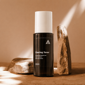 Tonique Purifiant à l'Acide Salicylique Encapsulé, Extrait de Thé Vert et Extrait d'Écorce de Saule – Soin Liquide pour Peaux à Tendance Acnéique - Product Image 1