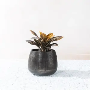 Vase à fleurs moderne de qualité supérieure pour la décoration de table, style intérieur élégant, fabricant en gros de vases à fleurs Zahid Exports - Product Image 1