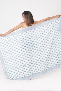 ผ้าซิ่นผ้าฝ้ายพิมพ์ลายดอกไม้สีฟ้าอ่อนด้วยมือ - Product Image 2