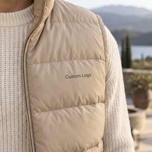 Gilet en duvet élégant pour homme, fabriqué avec une isolation en duvet de qualité supérieure, un tissu extérieur résistant, une coupe confortable et une chaleur douillette pour les voyages. - Product Image 5