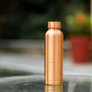 Bouteille d'hydratation en cuivre pour boissons, idéale pour les centres de spa, les centres de bien-être et les services hôteliers haut de gamme - Product Image 1