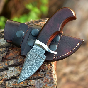 Cuchillo de Desollado de Acero de Damasco Hecho a Mano con Hoja Recta de Punta Caída, Mango de Palisandro, 7 Pulgadas, Funda de Cuero, OEM/ODM - Product Image 1