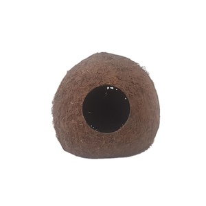 Escondites de tres cuartos de cáscara de coco, ideales para ratas pequeñas y como complemento para terrarios de mascotas. Se utilizan para esconderse, jugar y descansar. Seguros para mascotas y ecológicos. - Product Image 3
