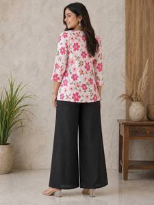 Ensemble coordonné floral élégant – Haut imprimé en rayonne et pantalon palazzo - Product Image 3