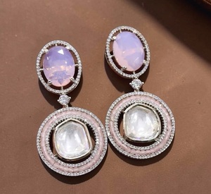 Boucles d'oreilles élégantes en laiton plaqué argent de qualité supérieure, avec breloques classiques et zircon, pour femmes, pour mariage et soirées, ÉCLATS EXCEPTIONNELS - Product Image 5