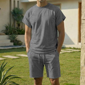 Nouvel ensemble de survêtement décontracté pour homme, idéal pour la course, l'entraînement et la gym, léger, composé d'un t-shirt et d'un short. - Product Image 4