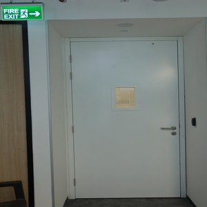 Porte coupe-feu en acier la plus demandée pour les immeubles de bureaux et les centres commerciaux, disponible à un prix abordable - Product Image 2