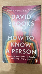 Cómo conocer a una persona, de David Brooks, libro de bolsillo más vendido para adultos - Product Image 3