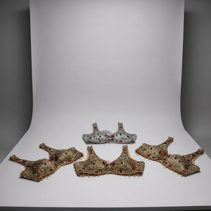 Haut court minimaliste de mariée en satin tissé 100% soie, col cœur sans manches, pour le printemps/été et l'hiver, style sari - Product Image 3