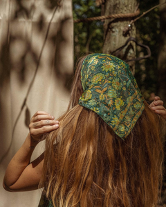 Bufandas cuadradas con estampado digital personalizado a la moda, tela suave y ligera, accesorios elegantes perfectos para suministro a granel - Product Image 3