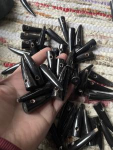 Boutons à bascule en corne polie à 2 trous, durables et écologiques, en gros pour la Saint-Valentin et les fabricants de vêtements de graduation - Product Image 2