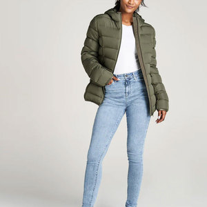 Dernière conception, veste d'hiver matelassée pour femme, couleur gris uni, logo personnalisé, tissu respirant, fermeture éclair intégrale, rembourrage 100 % polyester, col montant - Product Image 3