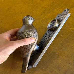 Battant de porte en laiton motif oiseau, poignée de porte vintage, quincaillerie de porte d'entrée antique - Product Image 2