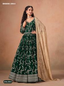 Nueva tendencia elegante en vestimenta: Vestido Anarkali de georgette sintética con bordados, con falda y dupatta, de proveedor de la India. - Product Image 3