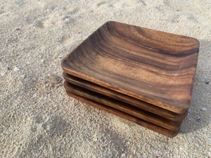 Plato de madera maciza, plato redondo de madera, plato grueso de madera para servir comida en la mesa del hogar. - Product Image 5