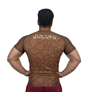 เสื้อผ้าชายหาดแห้งเร็วสำหรับผู้ชาย ยี่ห้อ TOP Men Athletic ผลิตจากโพลีเอสเตอร์ 100% เสื้อแรชการ์ดแขนยาวพิมพ์ลาย ระบายอากาศได้ดี ผลิตโดย Rush Gurads - Product Image 4