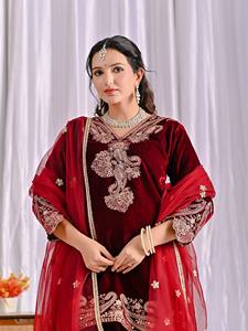 Tunique décontractée en velours brodée de motifs Paisley avec dupatta en tulle, Salwar Kameez, tenue ethnique indienne pour femmes pour mariage et fêtes - Product Image 3