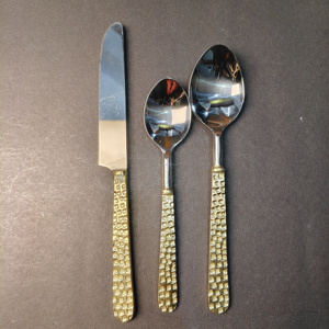 Juego de Cubiertos de Latón Dorado de 5 Piezas con Mango Martillado, Cubiertos de Acero Inoxidable de Grado Alimenticio, Juego de Cubiertos de Estilo Antiguo. - Product Image 4