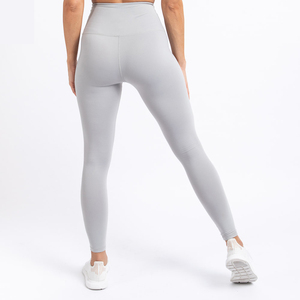 Conjunto Deportivo de Dos Piezas para Mujer, Ropa Deportiva Premium para Gimnasio, Yoga, Fitness, Elástica, Transpirable, con Logotipo Personalizado, OEM, Venta al Por Mayor - Product Image 3