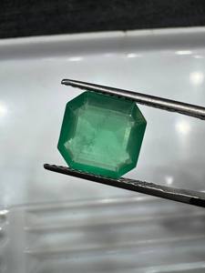 Émeraude zambienne sans huile 5,27 carats 11,75*11,30*5,28 mm certifiée IGI pour usage en joaillerie - Product Image 2