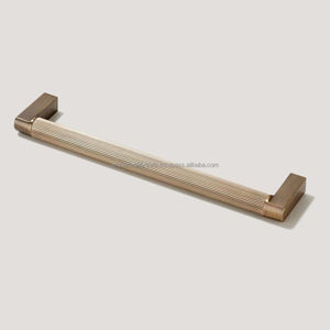 Poignée de tirage en métal artisanale, mettant en valeur un travail soigné, pour l'utilisation sur les meubles en bois, les portes et les tiroirs - Product Image 2