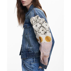 Wholesale Damage <b>Denim</b> <b>Jackets</b> Washed Blue Frayed <b>Cropped</b> <b>Denim</b> <b>Jacket</b> Long Sleeve <b>Denim</b> Women <b>Jacket</b> - Product Image 2