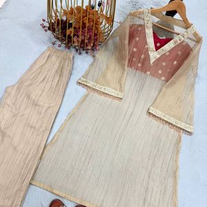 Ensemble Kurta Palazzo brodé en tissu doré avec sequins Salsa, détails Dori et manches fantaisie en soie satinée effet slub, prix de gros - Product Image 6