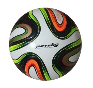 ลูกฟุตบอล Patolay สีขาว PU แบบเชื่อมด้วยความร้อน พร้อมไส้บอล NSR ขนาด 5 RTB 8704 น้ำหนัก 410-440 กรัม สำหรับฝึกซ้อม ผลิตในประเทศปากีสถาน - Product Image 1