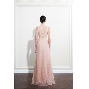 ชุดเดรสผู้หญิงใหม่ ดีไซน์หรูหรา ODM ALESSIA LAYERING EMB ทรงเอไลน์ กระโปรงยาวบานเล็กน้อย ขายส่งชุดเดรสผู้หญิง - Product Image 3