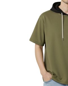Camiseta con Capucha Personalizada para Hombre, Color Verde Oliva, Manga Corta, con Bolsillo Negro en la Capucha, Estilo Casual Urbano, Venta al Por Mayor OEM - Product Image 3