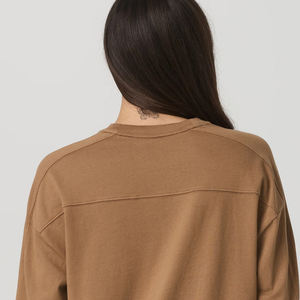 Camiseta de Manga Larga para Mujer, Diseño Relajado y Cómodo, Material de Alta Calidad, Color Sólido, Estilo Moderno y Minimalista - Product Image 5