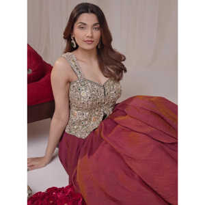 Conjunto de Lehenga Choli Premium para Mujer |   Blusa Corsé con Adornos Hechos a Mano y Falda de Satén con Vuelo - Product Image 3